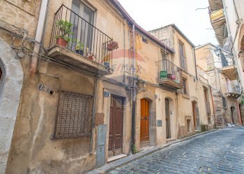 Edificio all\'aperto - Casa semi indipendente Via Cappuccini
 
40/42/44, Caltagirone - foto 48