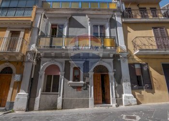 Edificio all\'aperto - Casa indipendente Via San Giovanni
 
34, Vizzini - foto 1