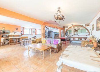 Sala da pranzo - Villa via giglio vecchio
 
13, Montefiascone - photo 3