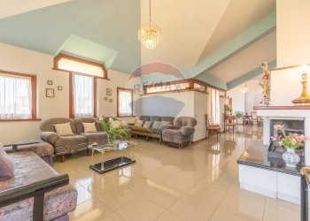 Soggiorno - Villa via giglio vecchio
 
13, Montefiascone - photo 27