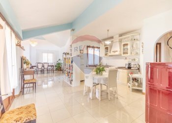 Sala da pranzo - Villa via giglio vecchio
 
13, Montefiascone - photo 32