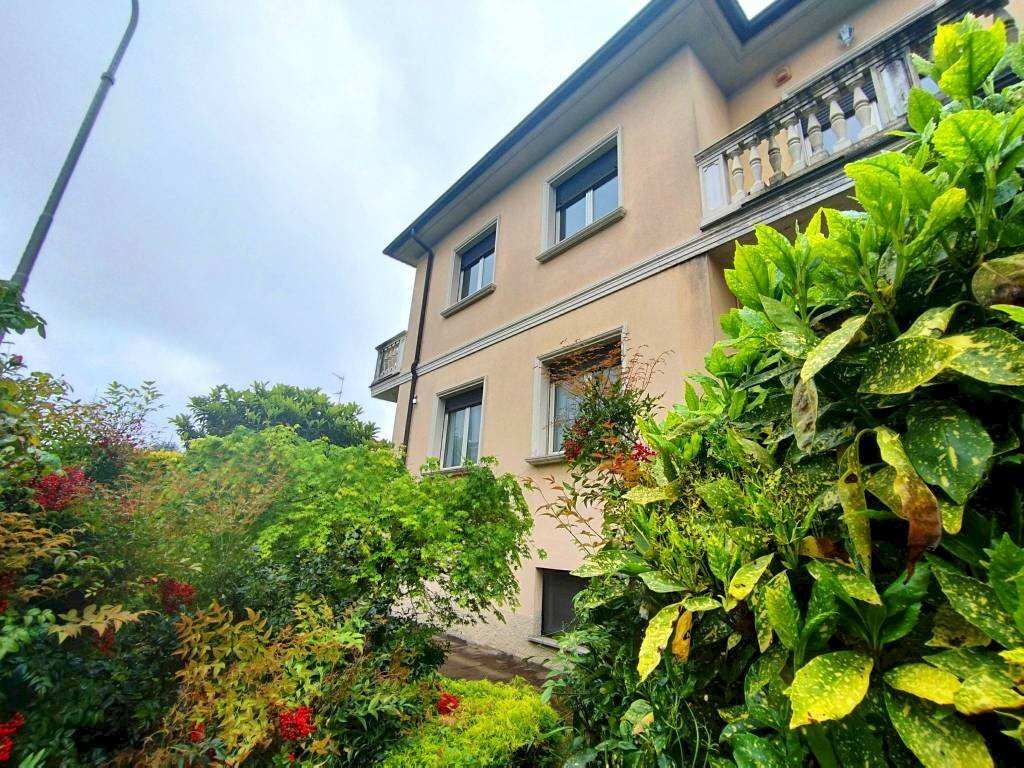 Facciata - Villa via Monte Bianco, Arese - foto 1