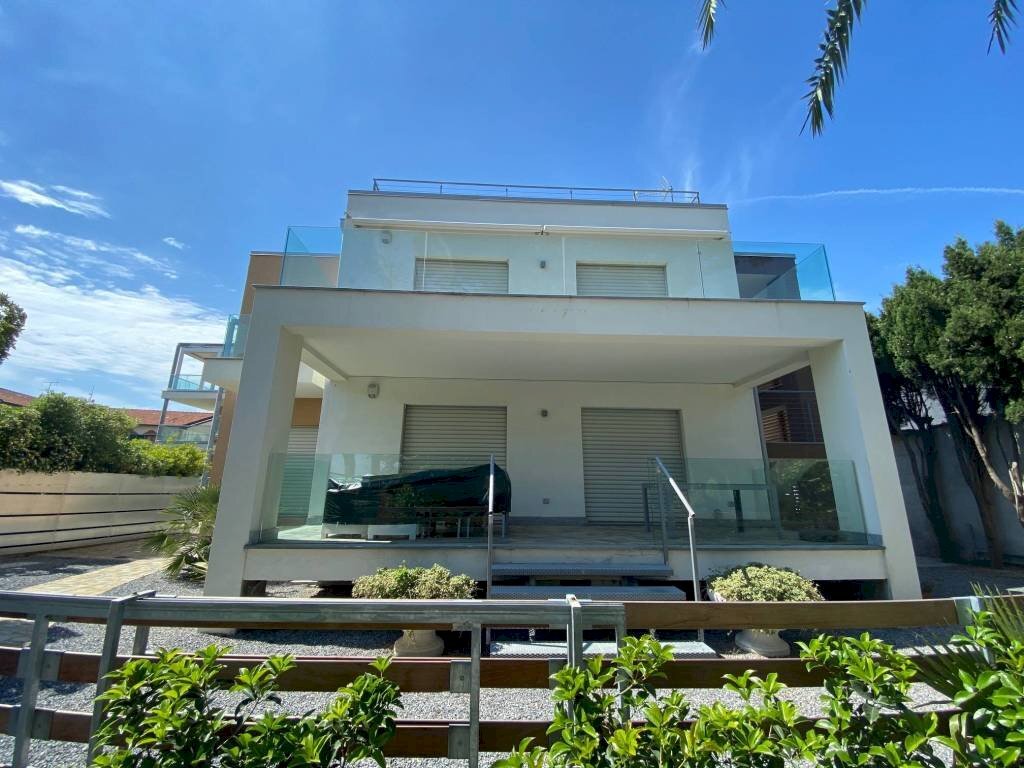 Facciata - Villa via Generale Ardoino, 114, Diano Marina - foto 1