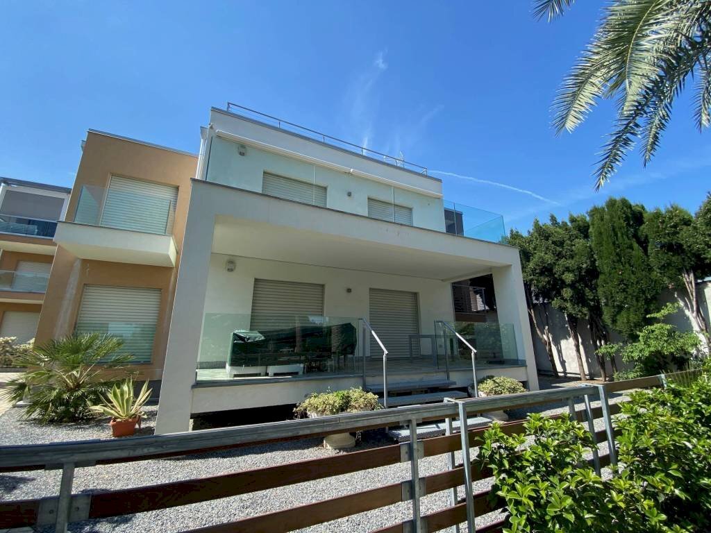 Facciata - Villa via Generale Ardoino, 114, Diano Marina - foto 2