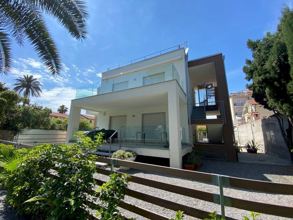 Facciata - Villa via Generale Ardoino, 114, Diano Marina - foto 3