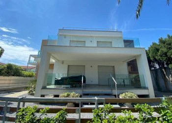 Facciata - Villa via Generale Ardoino, 114, Diano Marina - foto 1