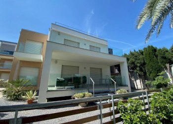 Facciata - Villa via Generale Ardoino, 114, Diano Marina - foto 2