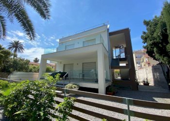 Facciata - Villa via Generale Ardoino, 114, Diano Marina - foto 3