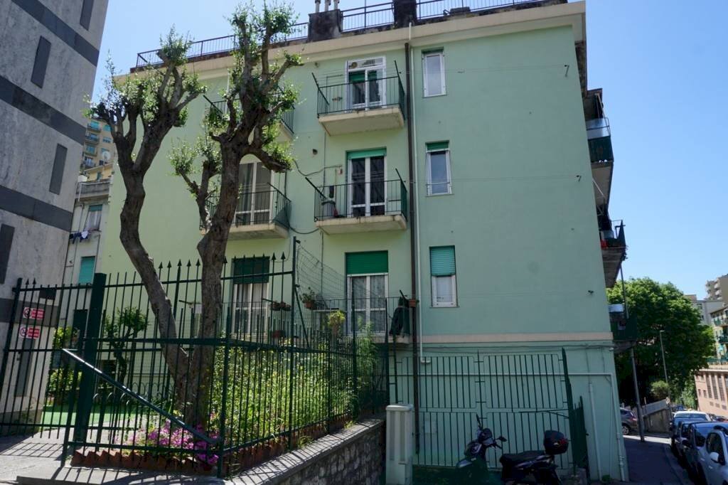 Facciata - Bilocale via San Bartolomeo del Fossato, 67, Genova (zona Sampierdarena) - foto 1