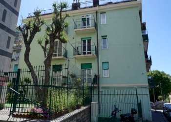 Facciata - Bilocale via San Bartolomeo del Fossato, 67, Genova (zona Sampierdarena) - foto 1