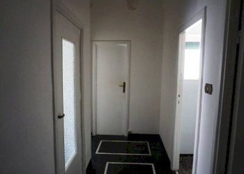 Disimpegno - Bilocale via San Bartolomeo del Fossato, 67, Genova (zona Sampierdarena) - foto 3