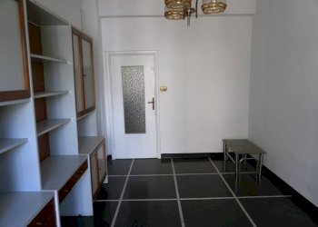 Camera da letto - Bilocale via San Bartolomeo del Fossato, 67, Genova (zona Sampierdarena) - foto 6