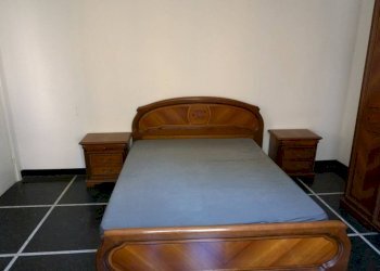 Camera da letto - Bilocale via San Bartolomeo del Fossato, 67, Genova (zona Sampierdarena) - foto 10