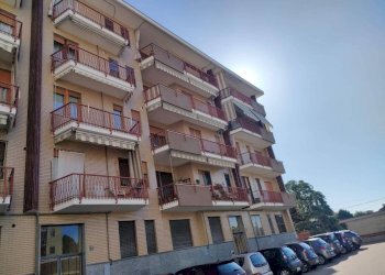 Facciata - Quadrilocale piazza Madonna delle Grazie, Volpiano - foto 2