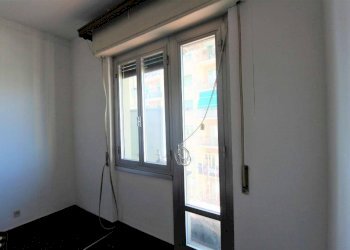Stanza non arredata - Three-room apartment via Pasquale Berghini, Genova (neighborhood Marassi) - photo 3