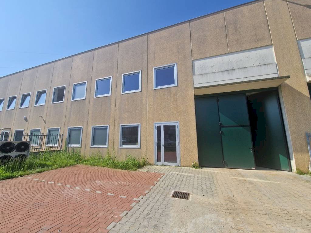 Facciata - Shed via Monte Grappa, 40, Arese - photo 2