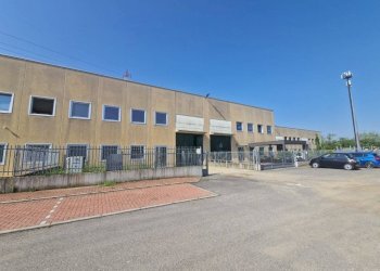 Facciata - Capannone via Monte Grappa, 40, Arese - foto 14