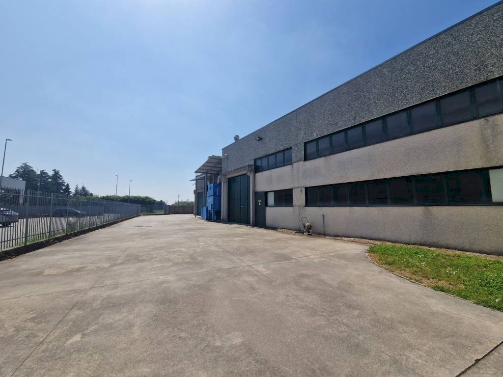 Facciata - Shed viale Lombardia, Parabiago - photo 2