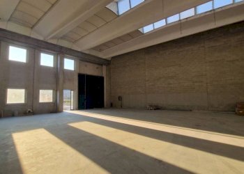 Magazzino - Capannone via Monte Grappa, 40, Arese - foto 5