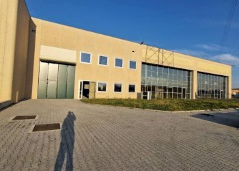 Cortile interno - Capannone via Monte Grappa, 40, Arese - foto 23