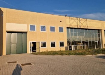 Cortile interno - Capannone via Monte Grappa, 40, Arese - foto 24