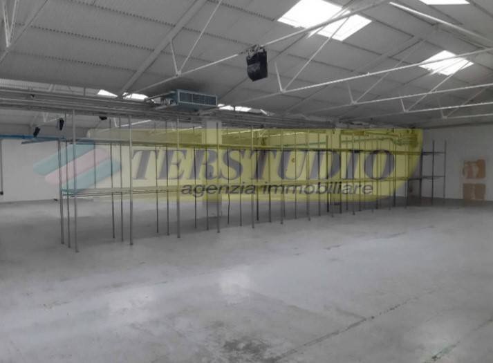 Foto 1 - Capannone Via degli orefici
 
snc, Capriate San Gervasio - foto 1