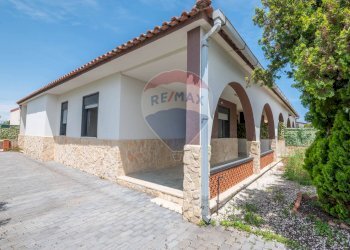 Casa all\'aperto - Casa semi indipendente Agnone Bagni Via delle Gardenie
 
15, Augusta - foto 1