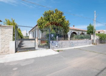 Casa all\'aperto - Casa semi indipendente Agnone Bagni Via delle Gardenie
 
15, Augusta - foto 2