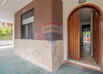 Casa all\'aperto - Casa semi indipendente Agnone Bagni Via delle Gardenie
 
15, Augusta - foto 4