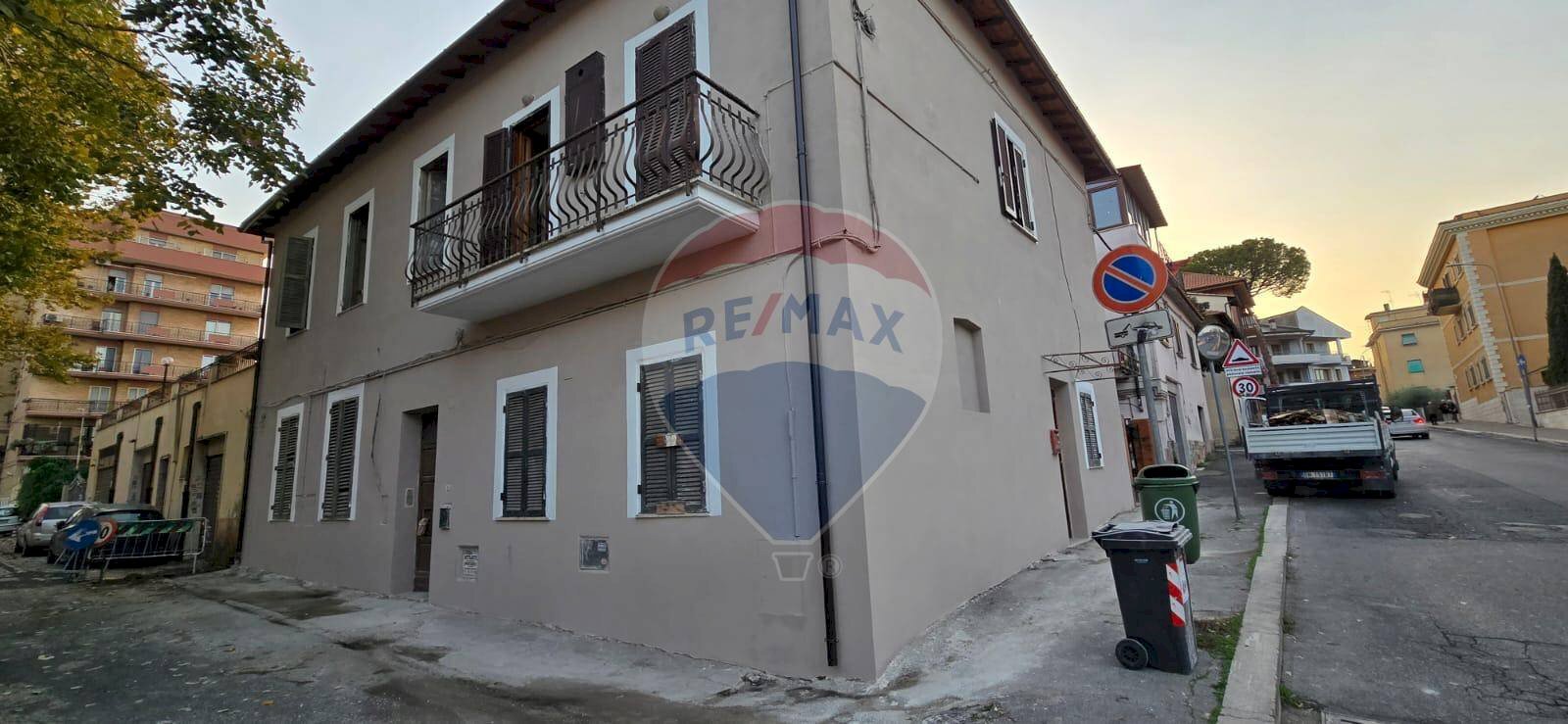 Edificio all\'aperto - Trilocale VIA CARLO ARMELLINI
 
17, Monterotondo - foto 2