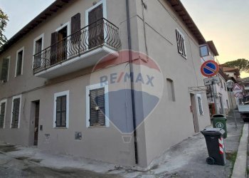 Edificio all\'aperto - Trilocale VIA CARLO ARMELLINI
 
17, Monterotondo - foto 2