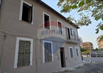 Edificio all\'aperto - Trilocale VIA CARLO ARMELLINI
 
17, Monterotondo - foto 4