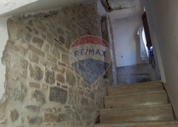 Scale - Semi-detached house Località Capo di Rio
 
8, Cingoli - photo 5