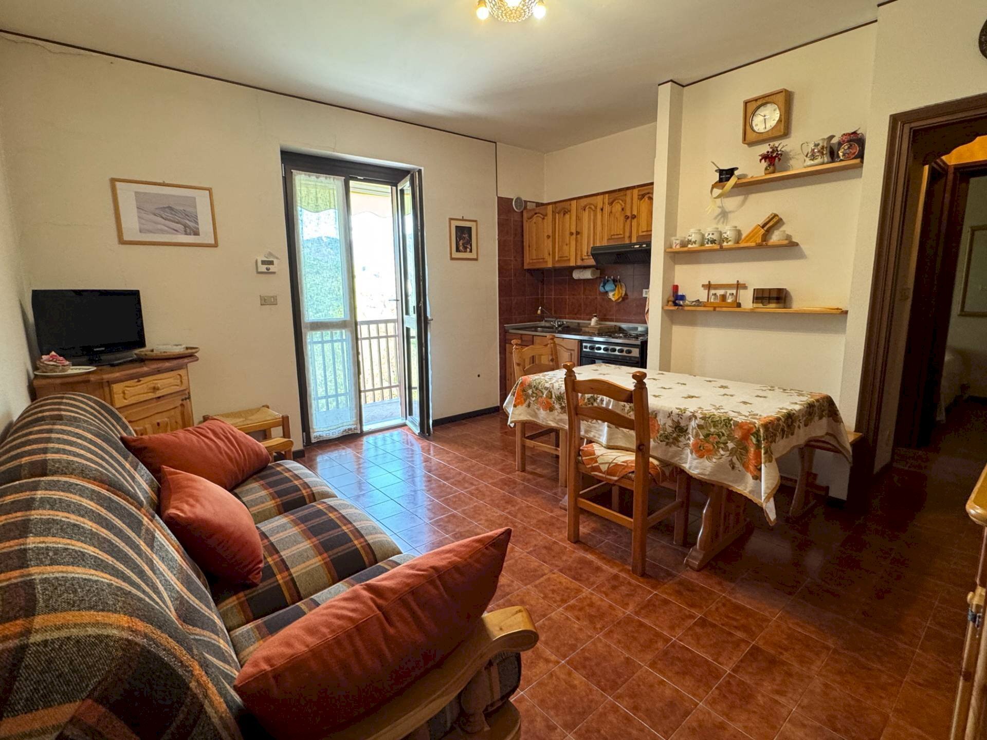 soggiorno - Three-room apartment Via Giangirone, Roburent - photo 1