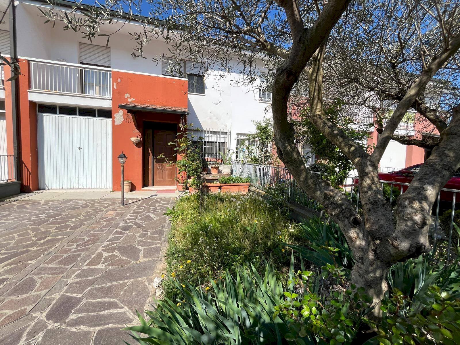 Foto 1 - Villa a Schiera Via Unità D'Italia
 
6, Castelfranco Emilia - foto 1