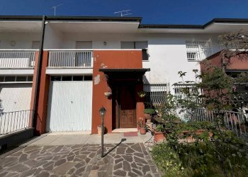 Foto 2 - Villa a Schiera Via Unità D'Italia
 
6, Castelfranco Emilia - foto 2