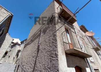 Edificio all\'aperto - Casa semi indipendente Via Roma
 
1, Casalciprano - foto 1