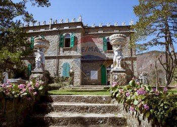 Casa all\'aperto - Castello Via Guglielmo Marconi
 
86, Alto Reno Terme - foto 1