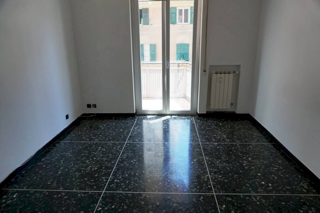 Salone - Trilocale via San Bartolomeo del Fossato, 20, Genova (zona Sampierdarena) - foto 3