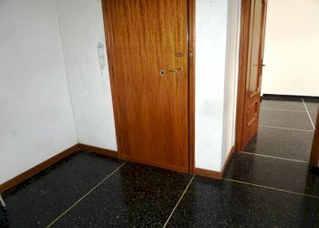 Ingresso - Trilocale via San Bartolomeo del Fossato, 20, Genova (zona Sampierdarena) - foto 2