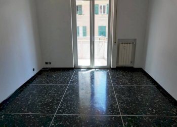 Salone - Trilocale via San Bartolomeo del Fossato, 20, Genova (zona Sampierdarena) - foto 3
