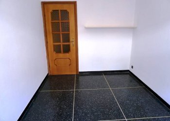 Camera da letto - Trilocale via San Bartolomeo del Fossato, 20, Genova (zona Sampierdarena) - foto 6