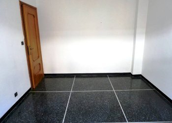 Camera da letto - Trilocale via San Bartolomeo del Fossato, 20, Genova (zona Sampierdarena) - foto 8