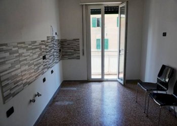 Cucina - Trilocale via San Bartolomeo del Fossato, 20, Genova (zona Sampierdarena) - foto 11