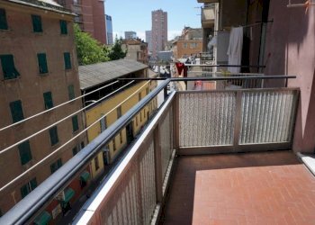 Balcone - Trilocale via San Bartolomeo del Fossato, 20, Genova (zona Sampierdarena) - foto 14