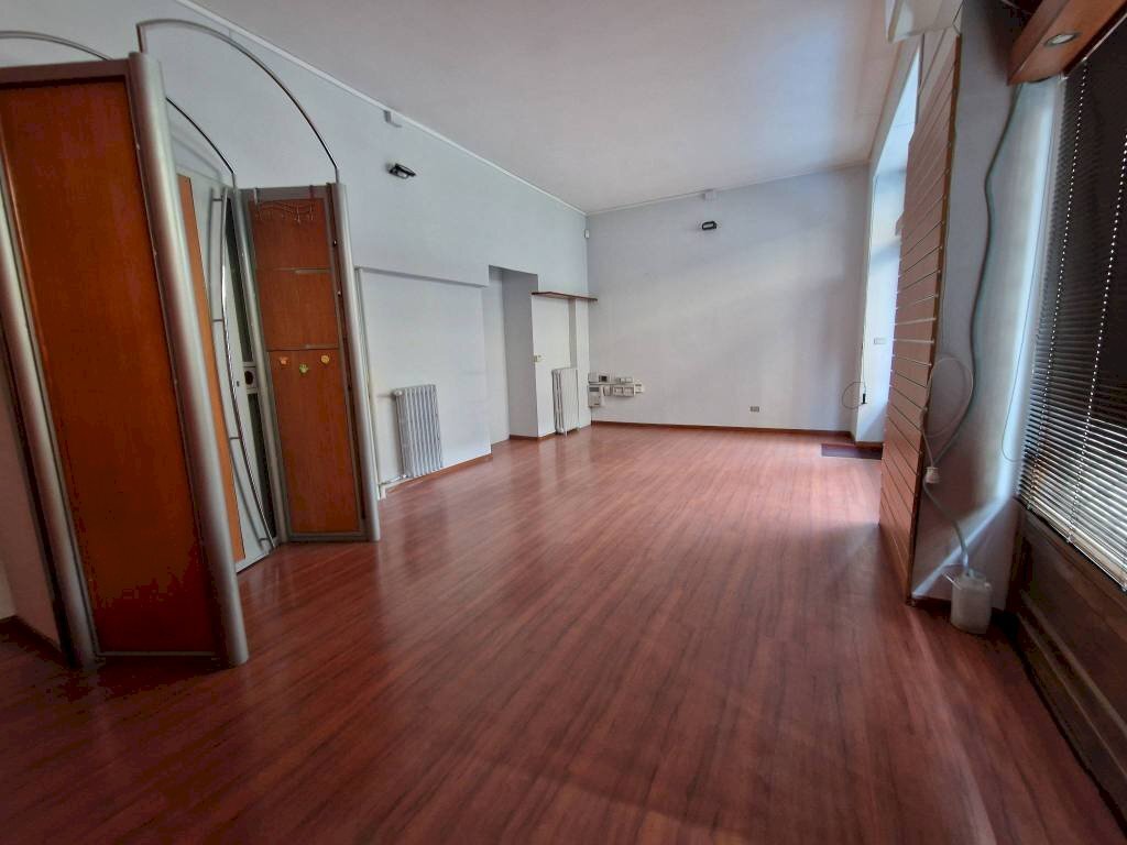 Interno non residenziale - Negozio Pinerolo - foto 2