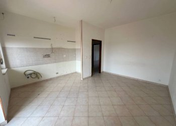 Cucina - Trilocale via Fossano, 4, Carmagnola - foto 2