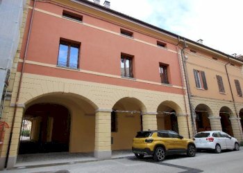 Portion of a house Cento - photo 1