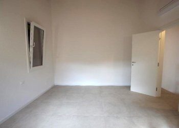 Portion of a house Cento - photo 17