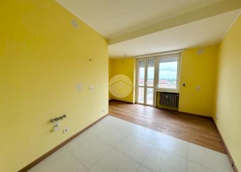 Three-room apartment Via Umberto I, Carignano - photo 1
